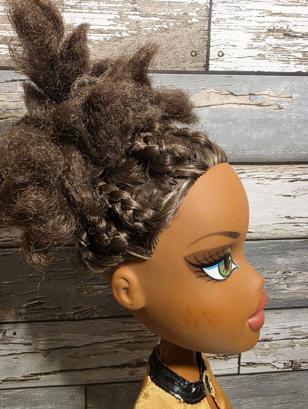 Bratz Fashion Doll in Gold Jumpsuit - Stylish Kids Accessory - Picture 4 of 7